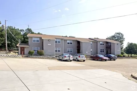 1040 Plaza Ct N, Saint Clair, MO 63077