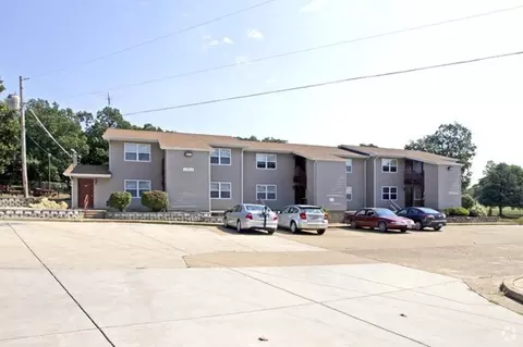 1040 Plaza Ct N, Saint Clair, MO 63077
