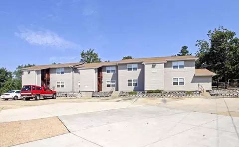 1040 Plaza Ct N, Saint Clair, MO 63077