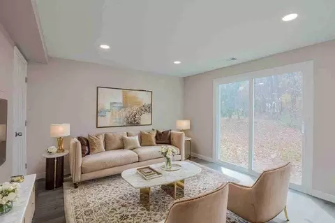 8733 Fontana Ln, Rossville, MD 21237