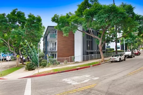 8300 De Longpre Ave, West Hollywood, CA 90069