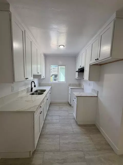 111 N Mariposa Ave, Los Angeles, CA 90004