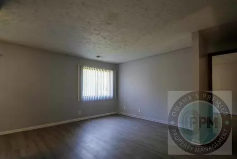 2333 Benson Gardens Blvd, Omaha, NE 68134