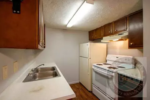 2333 Benson Gardens Blvd, Omaha, NE 68134