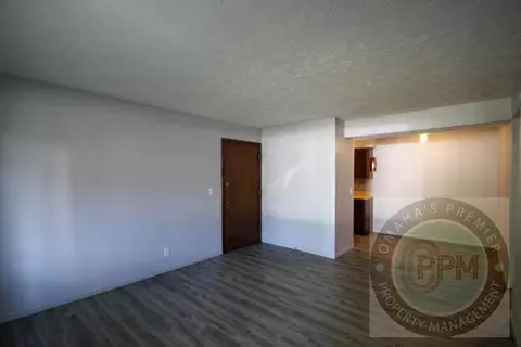 2333 Benson Gardens Blvd, Omaha, NE 68134