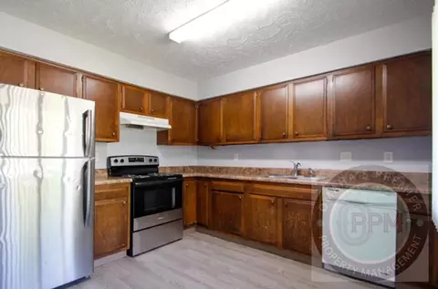 2333 Benson Gardens Blvd, Omaha, NE 68134