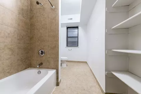 5046 S Champlain Ave, Chicago, IL 60615 photo 3