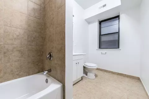 5046 S Champlain Ave, Chicago, IL 60615 photo 2