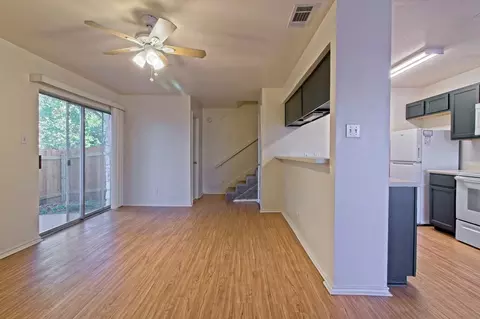 2211 Creekside Ln, Georgetown, TX 78626 photo 3