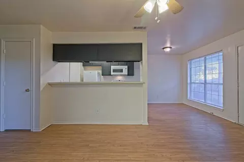 2211 Creekside Ln, Georgetown, TX 78626 photo 12