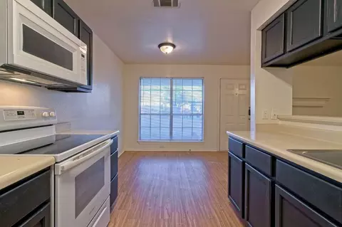 2211 Creekside Ln, Georgetown, TX 78626 photo 6