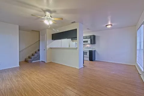 2211 Creekside Ln, Georgetown, TX 78626 photo 13
