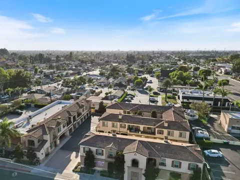 130 S Hewes St, Orange, CA 92869