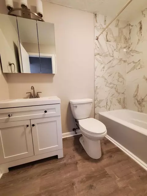 222 Bradley Ave, Waterbury, CT 06708 photo 9
