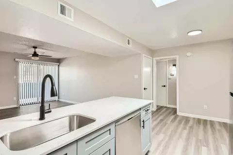 2045 S Mcclintock Dr, Tempe, AZ 85282 photo 7