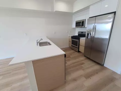 5252 Willowcrest Ave, North Hollywood, CA 91601