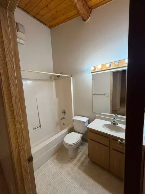 2555 Mission Rd, North Pole, AK 99705