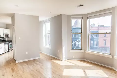 3264 N Clark St, Chicago, IL 60657