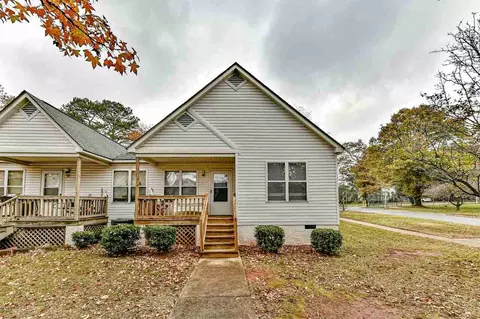 300 Hoskins Mill Ln, Charlotte, NC 28208