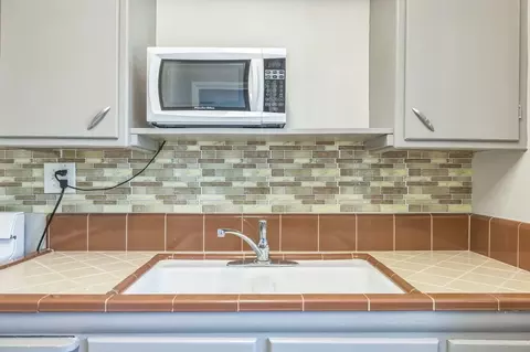 877 E Cottonwood Rd, Palm Springs, CA 92262