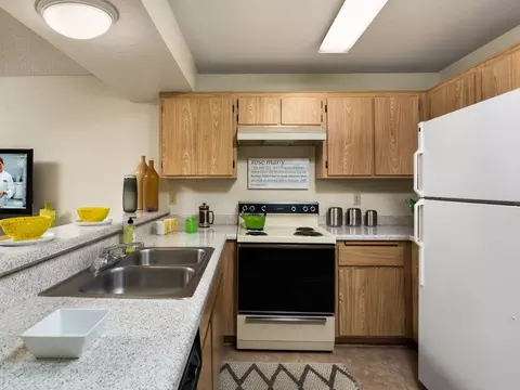 400 Appian Way, Pomona, CA 91766 photo 9
