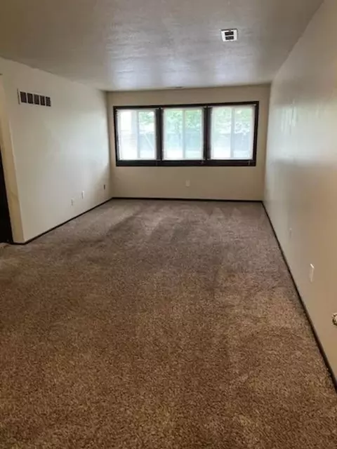 3710 56th St, Des Moines, IA 50310 photo 3