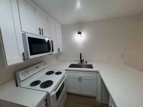 8700 Topanga Canyon Blvd, Los Angeles, CA 91304