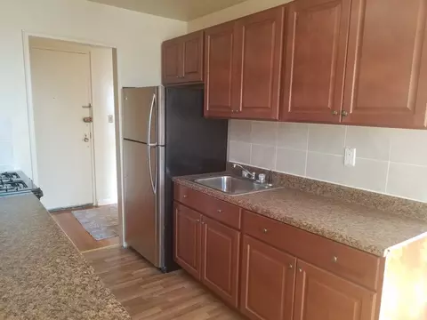 82 High St, Orange, NJ 07050