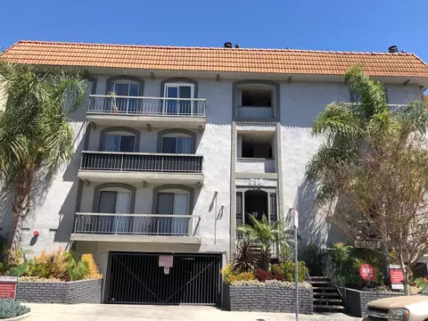 718 N Kings Rd, Los Angeles, CA 90069