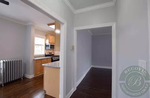 6100 N Winthrop Ave, Chicago, IL 60660
