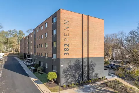 382 Pennsylvania Ave, Glen Ellyn, IL 60137