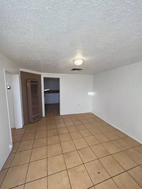 3924 3rd St NW, Albuquerque, NM 87107