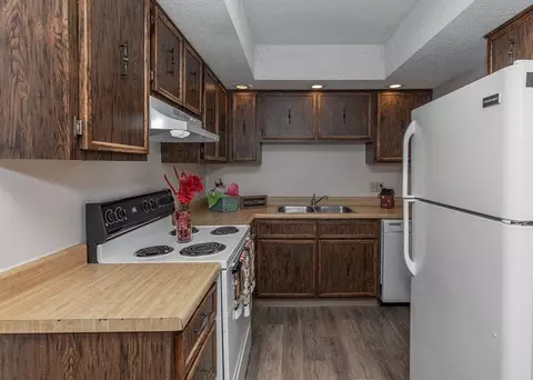 905 17th St, Bettendorf, IA 52722