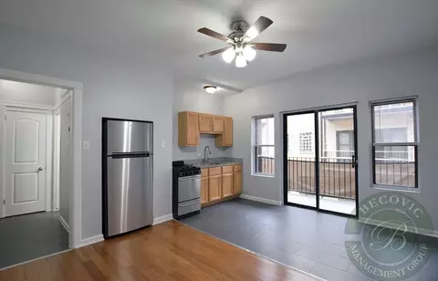 4555 N Malden St, Chicago, IL 60640