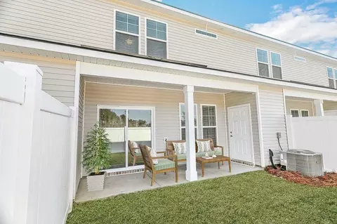 S Circle Dr, Savannah, GA 31405