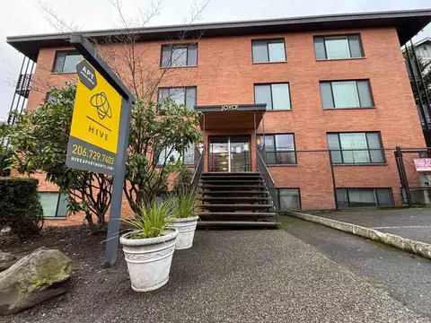 7101 Roosevelt Way NE, Seattle, WA 98115