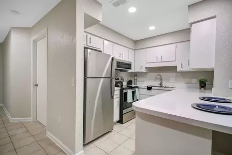 425 S 9th St, Leesburg, FL 34748 photo 2
