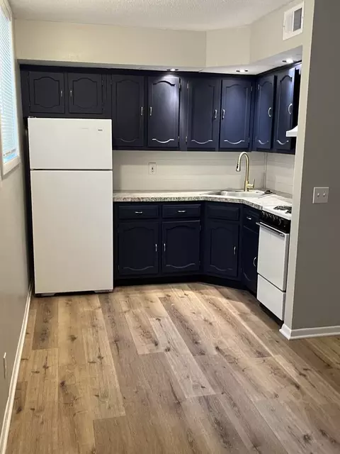 2400 Detroit Ave, Maumee, OH 43537
