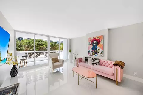 N Bayshore Dr, Miami, FL 33132