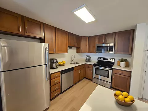 3025 NE 137th St, Seattle, WA 98125