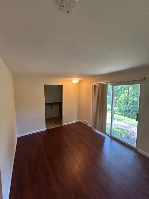 114 Mclaughlin Rd, Coraopolis, PA 15108