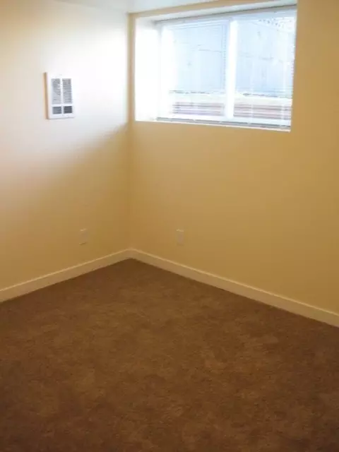 947 N 87th St, Seattle, WA 98103