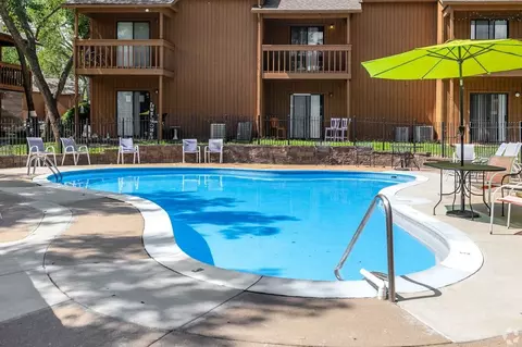 6747 W Par Ln, Wichita, KS 67212