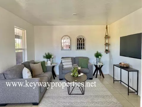 1809 Girard Blvd SE, Albuquerque, NM 87106