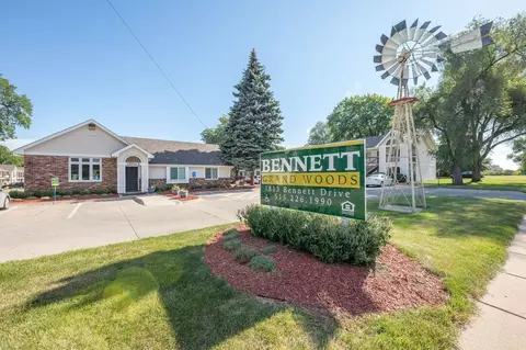 1813 Bennett Dr, West Des Moines, IA 50265