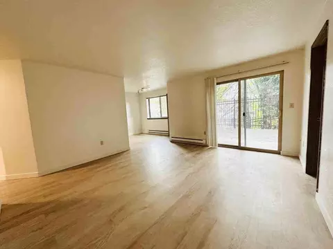 4253 7th Ave NE, Seattle, WA 98105