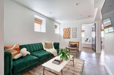 18 NW 22nd Pl, Portland, OR 97210