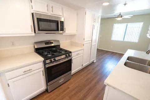 10755 Kling St, Los Angeles, CA 91602