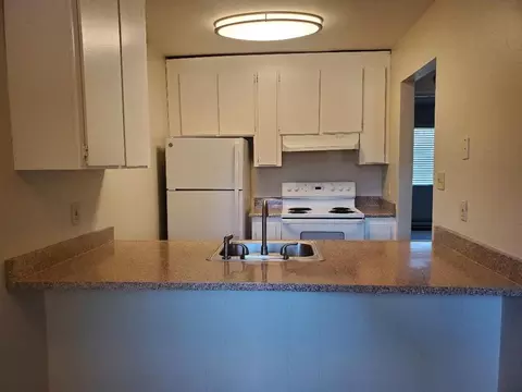 9521 Emerald Park Dr, Elk Grove, CA 95624