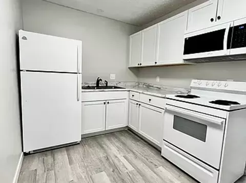 1645 NW 84th St, Clive, IA 50325